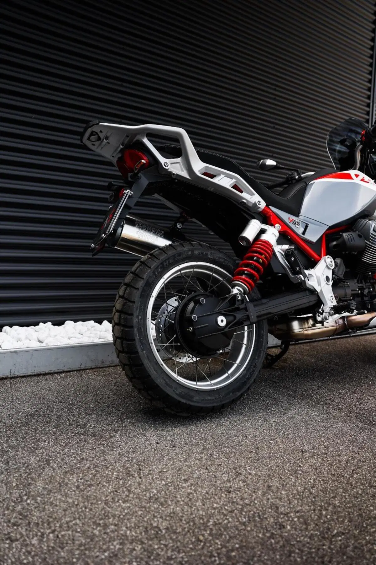 Moto Guzzi V85 TT (2024 - 26) (11)
