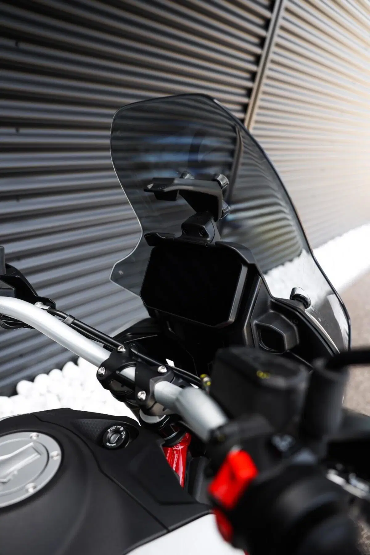 Moto Guzzi V85 TT (2024 - 26) (14)