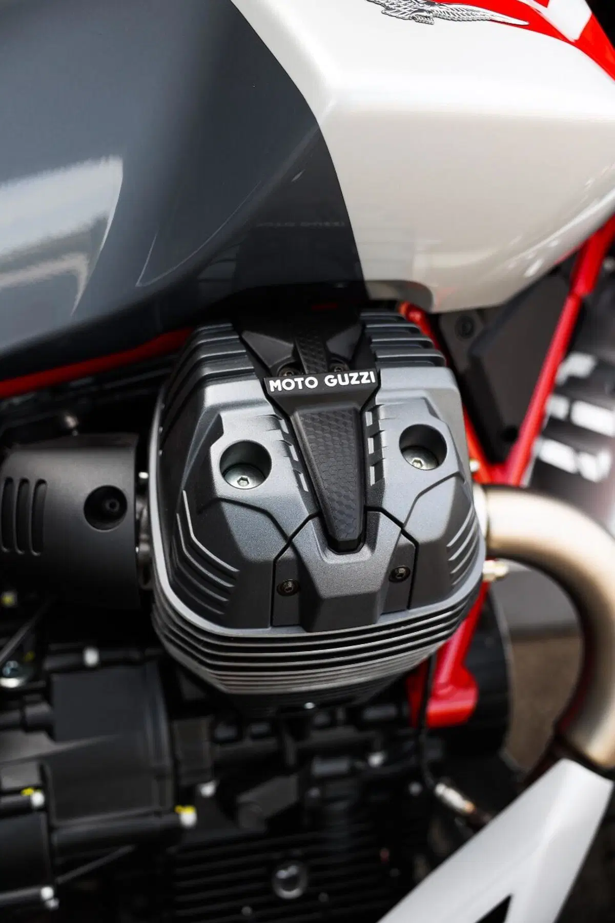 Moto Guzzi V85 TT (2024 - 26) (17)