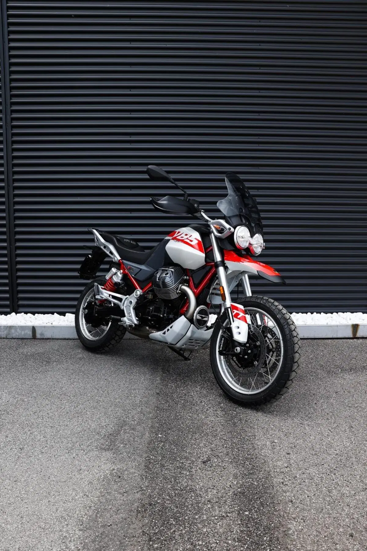 Moto Guzzi V85 TT (2024 - 26) (2)