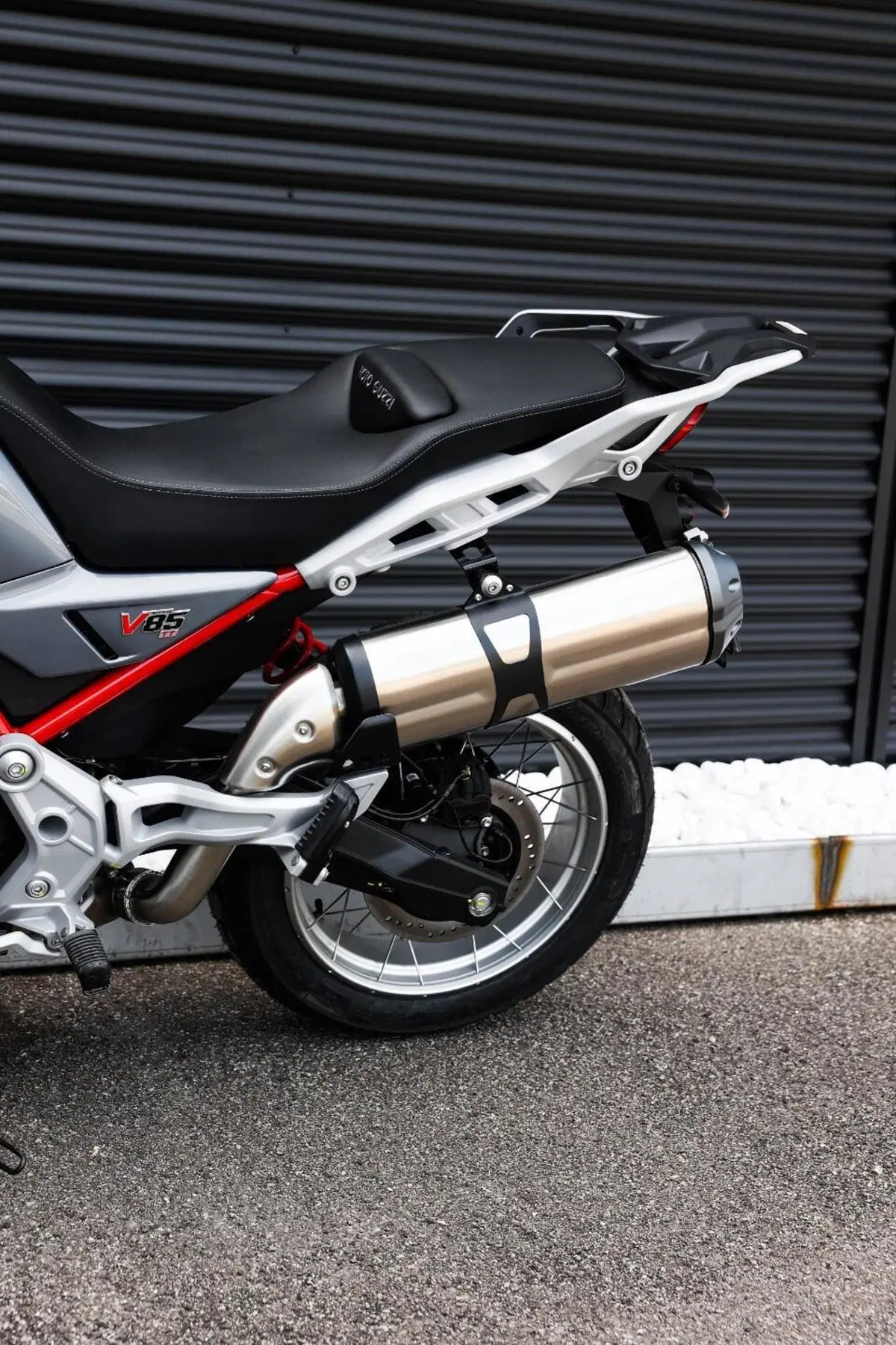 Moto Guzzi V85 TT (2024 - 26) (18)