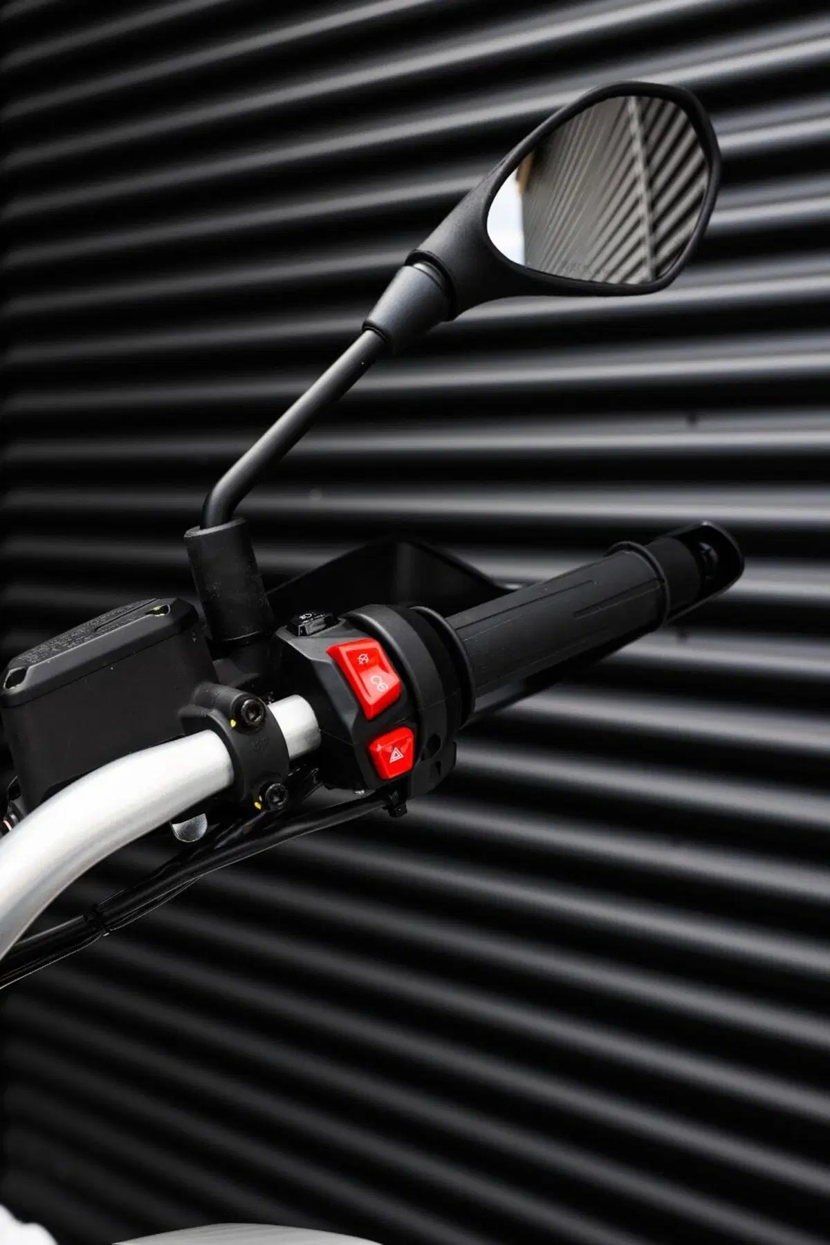 Moto Guzzi V85 TT (2024 - 26) (19)