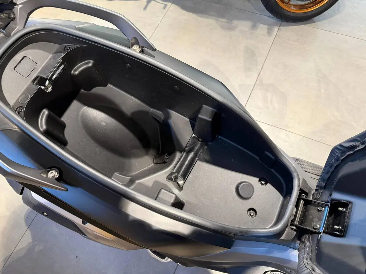 Sym ADX 300 (2024 - 26) (9)