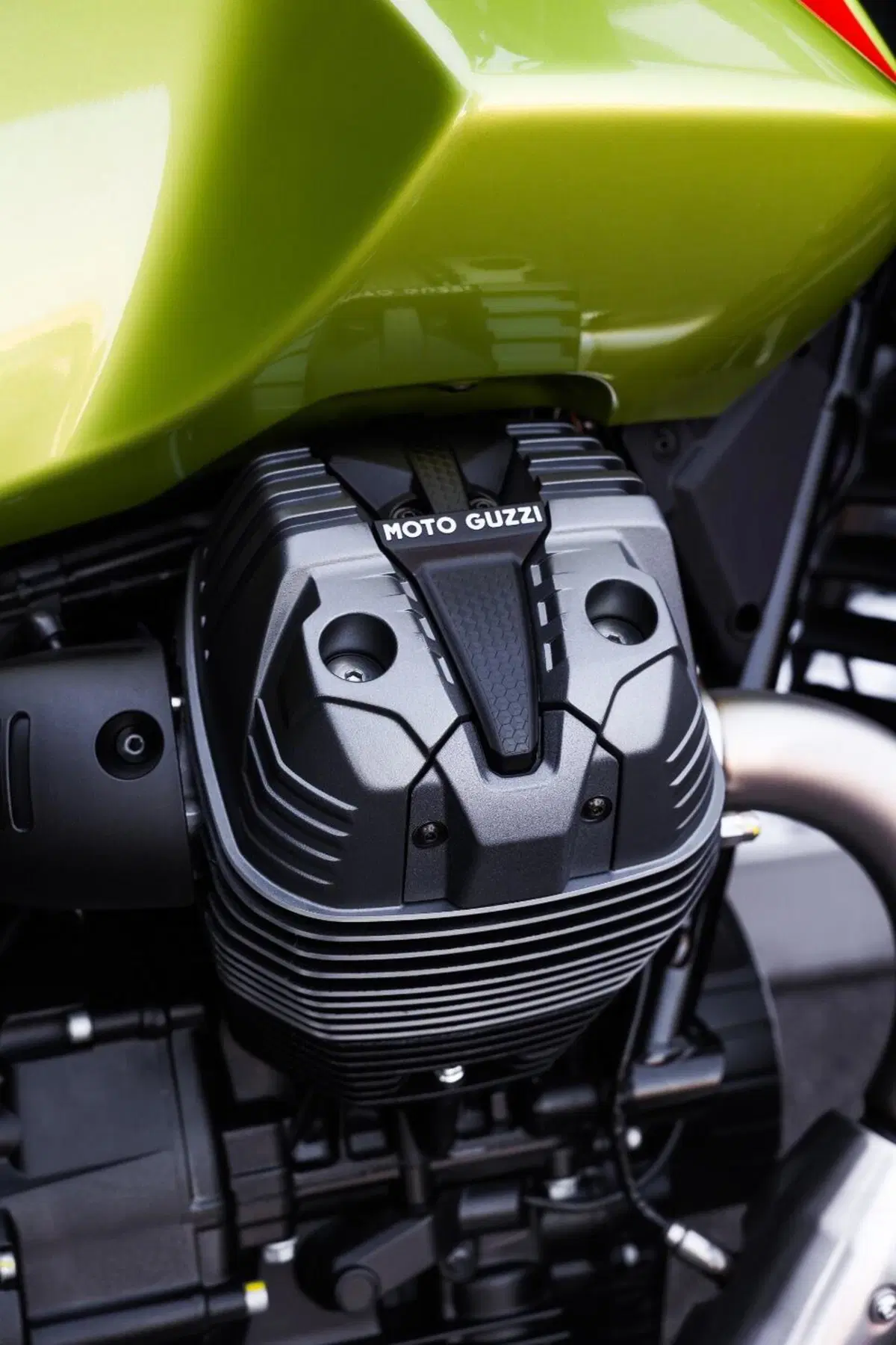 Moto Guzzi V85 Strada (2024 - 26) (12)