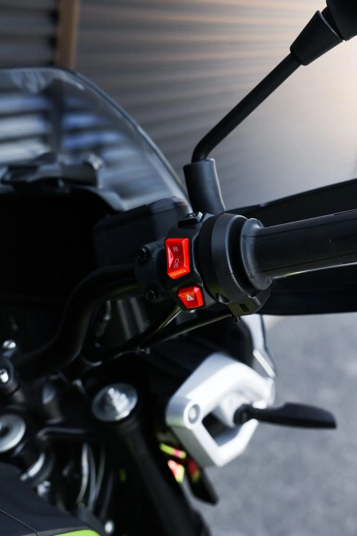 Moto Guzzi V85 Strada (2024 - 26) (15)