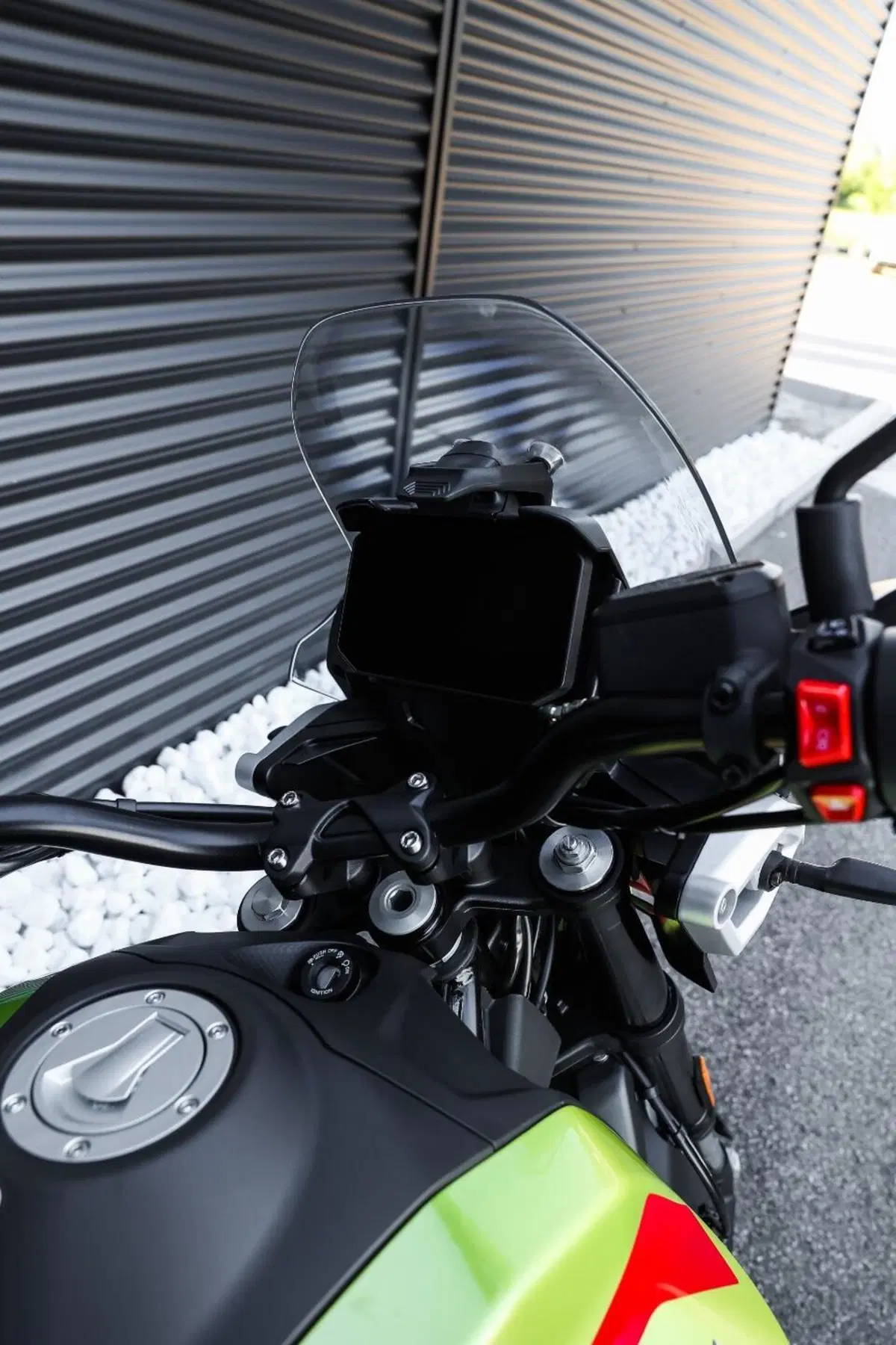 Moto Guzzi V85 Strada (2024 - 26) (16)