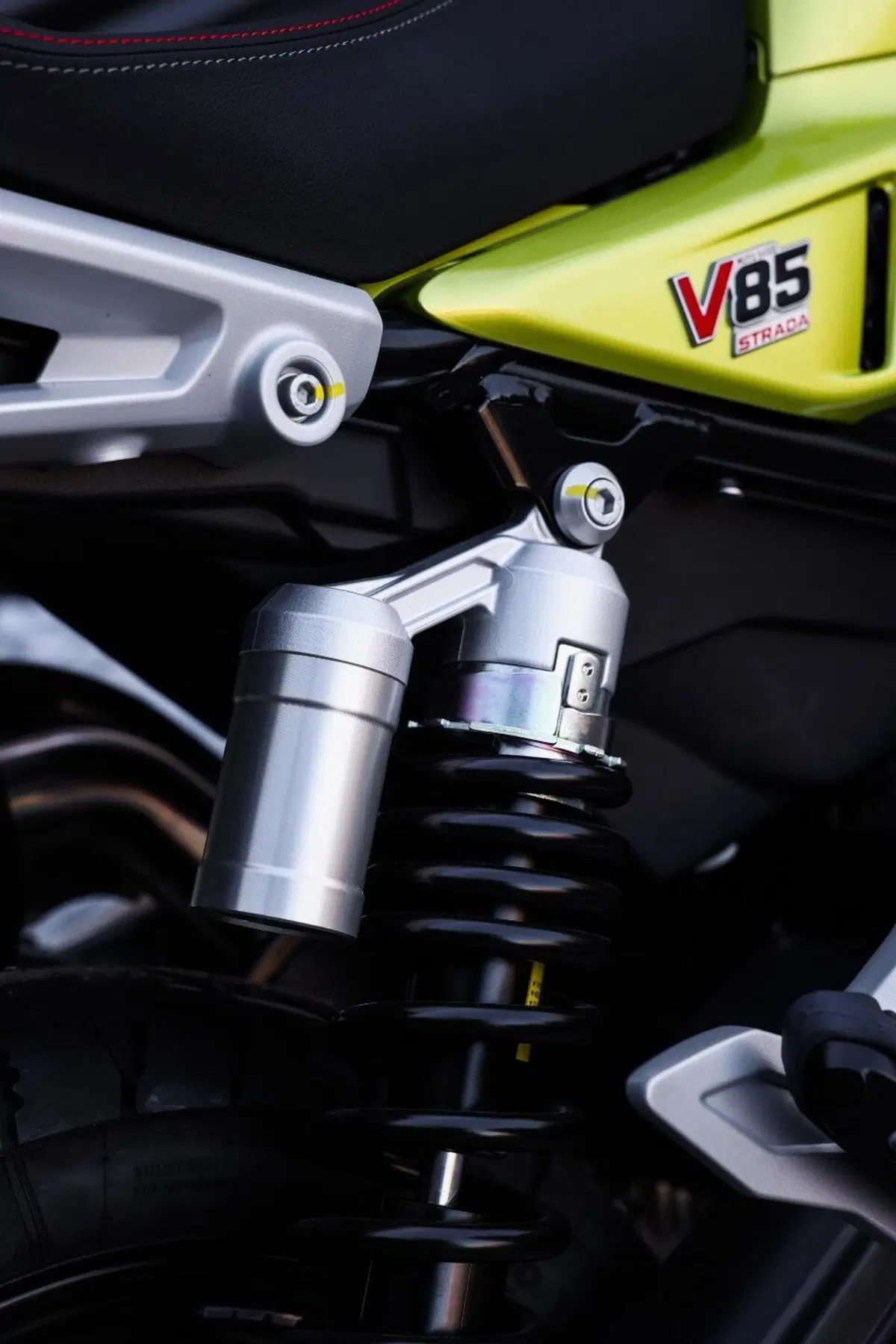 Moto Guzzi V85 Strada (2024 - 26) (18)