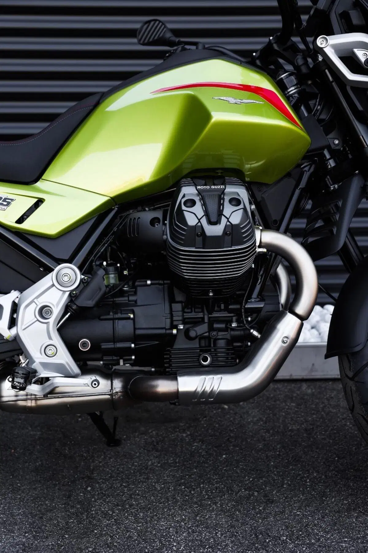 Moto Guzzi V85 Strada (2024 - 26) (19)