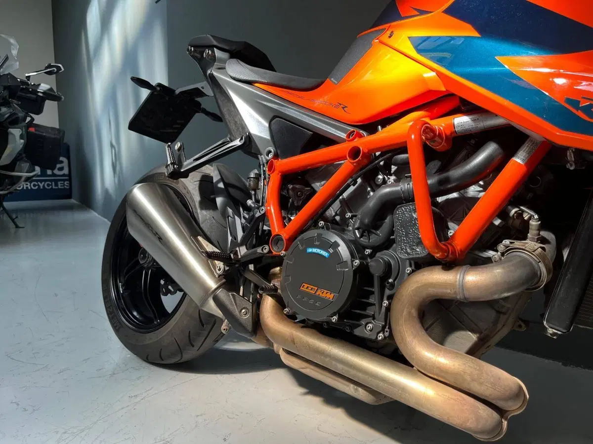 KTM 1290 Super Duke R (2021) (4)