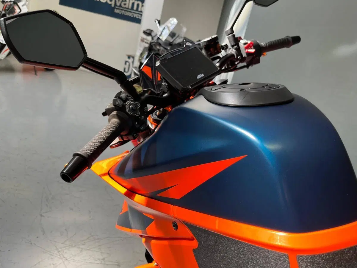 KTM 1290 Super Duke R (2021) (7)