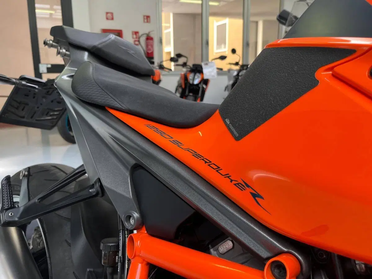 KTM 1290 Super Duke R (2021) (6)