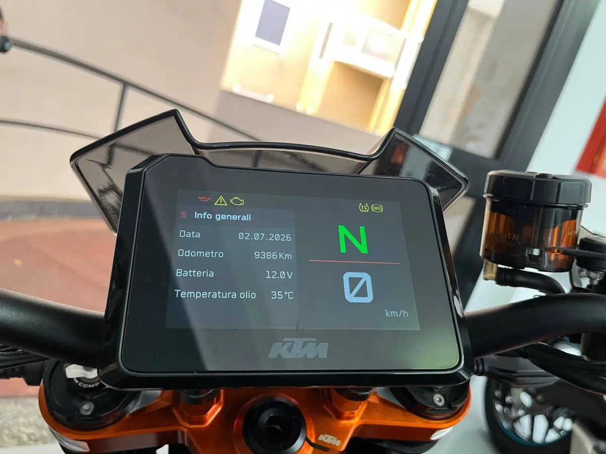 KTM 1290 Super Duke R (2021) (15)