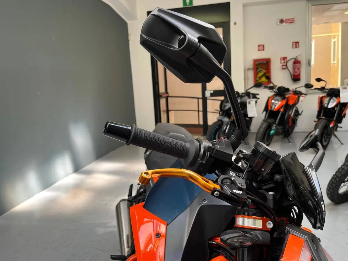KTM 1290 Super Duke R (2021) (9)