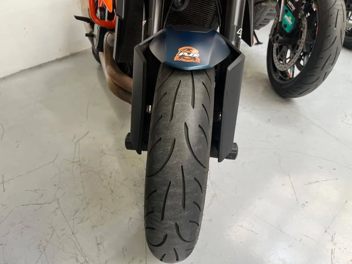 KTM 1290 Super Duke R (2021) (13)