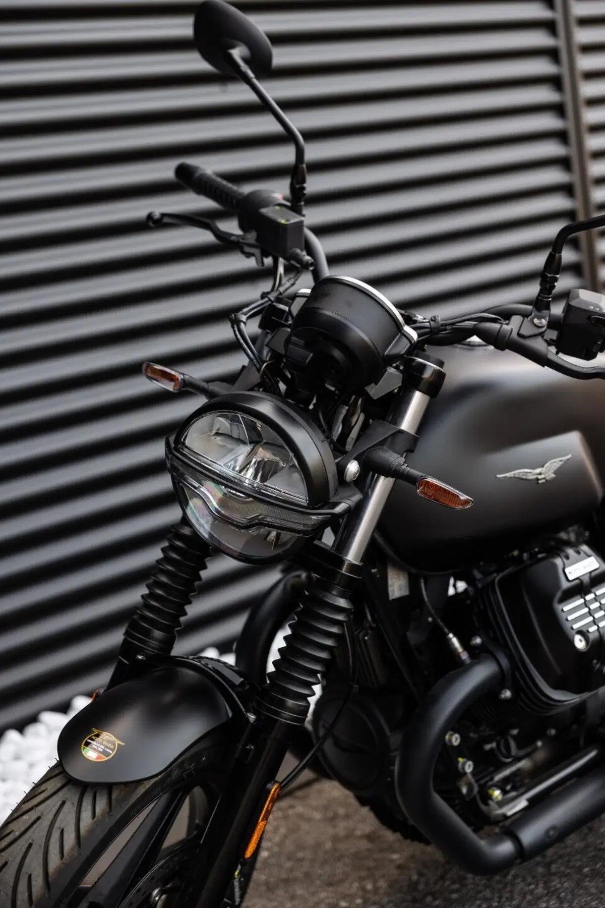 Moto Guzzi V7 Stone (2025 - 26) (4)