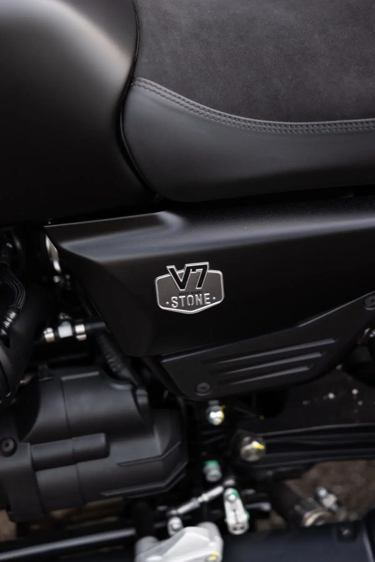 Moto Guzzi V7 Stone (2025 - 26) (6)