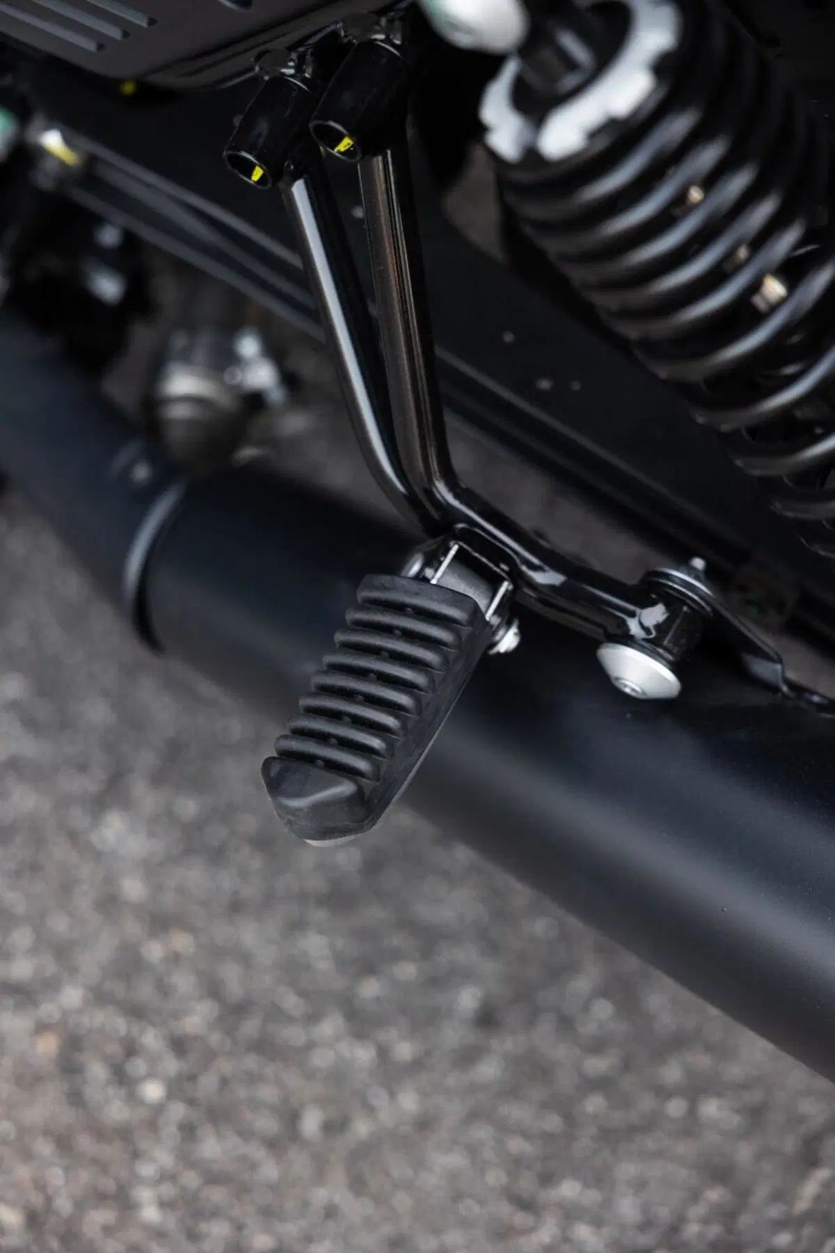 Moto Guzzi V7 Stone (2025 - 26) (17)
