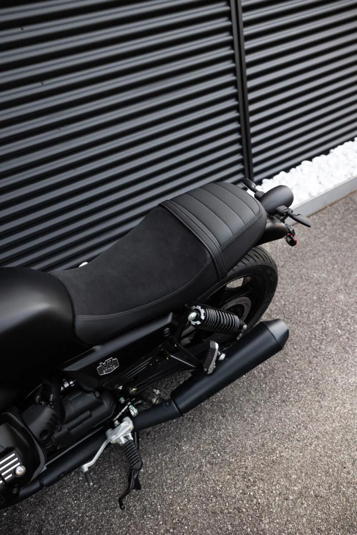 Moto Guzzi V7 Stone (2025 - 26) (9)