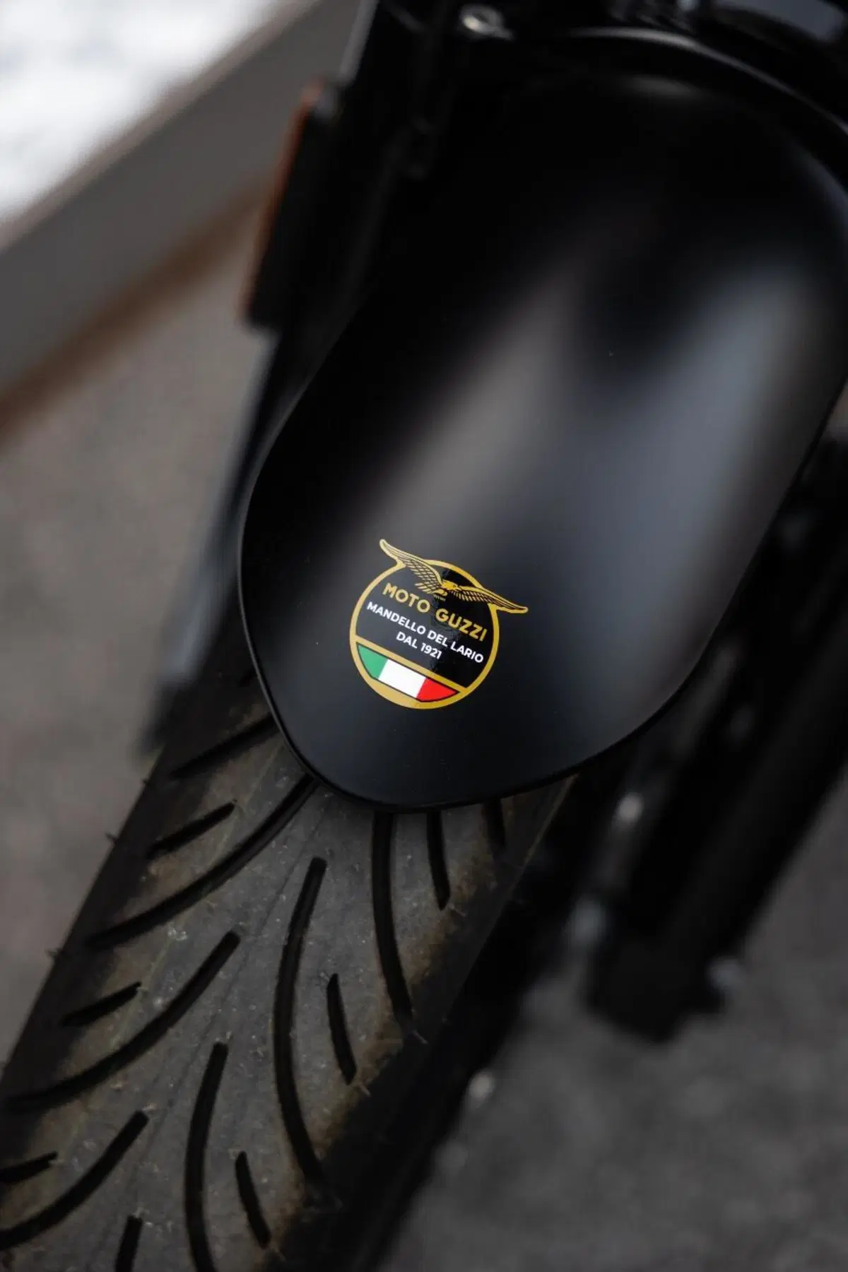 Moto Guzzi V7 Stone (2025 - 26) (10)