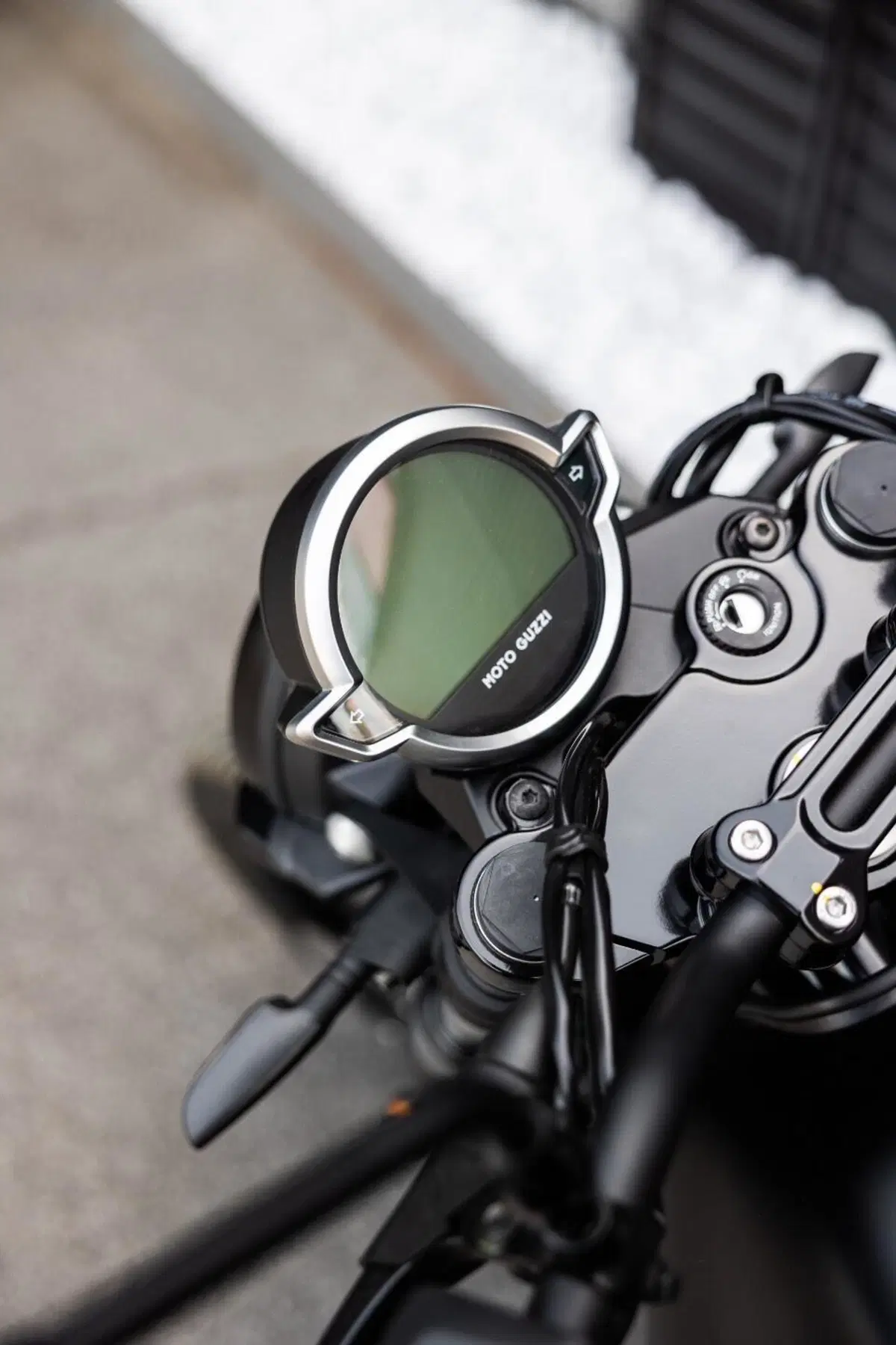 Moto Guzzi V7 Stone (2025 - 26) (11)