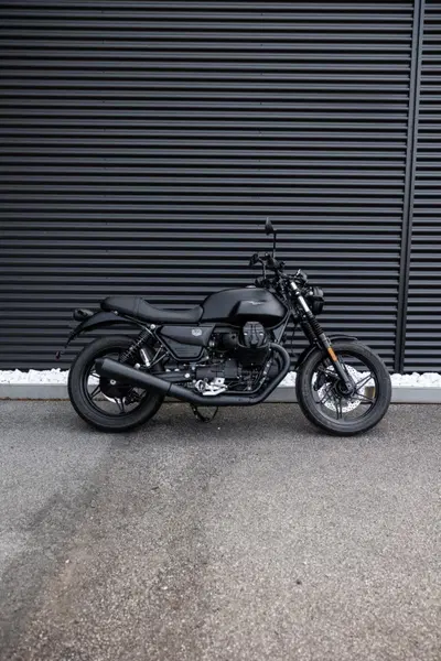 Moto Guzzi V7 Stone (2025 - 26) usata