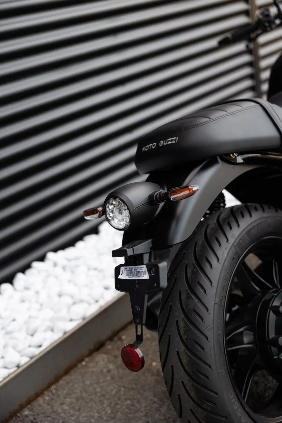 Moto Guzzi V7 Stone (2025 - 26) (15)