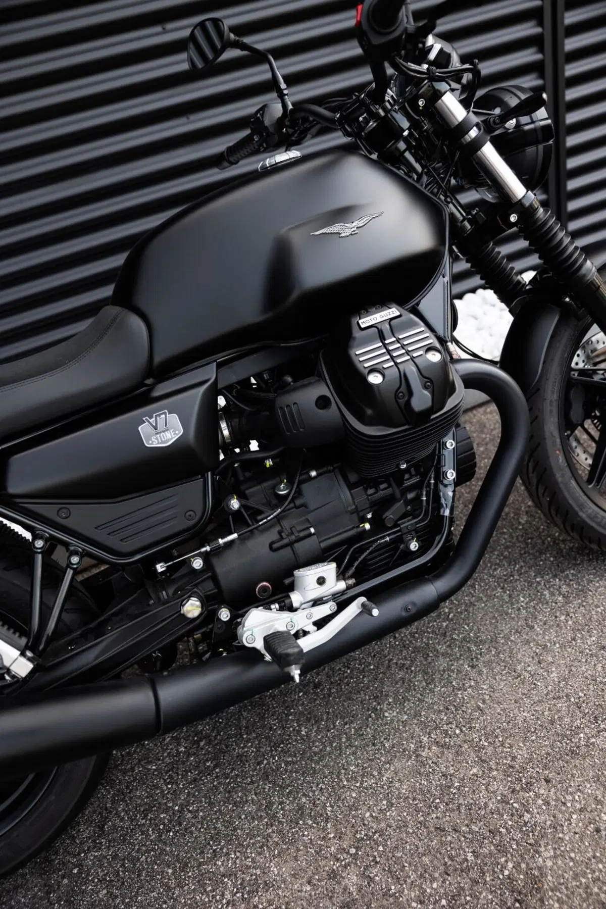 Moto Guzzi V7 Stone (2025 - 26) (16)