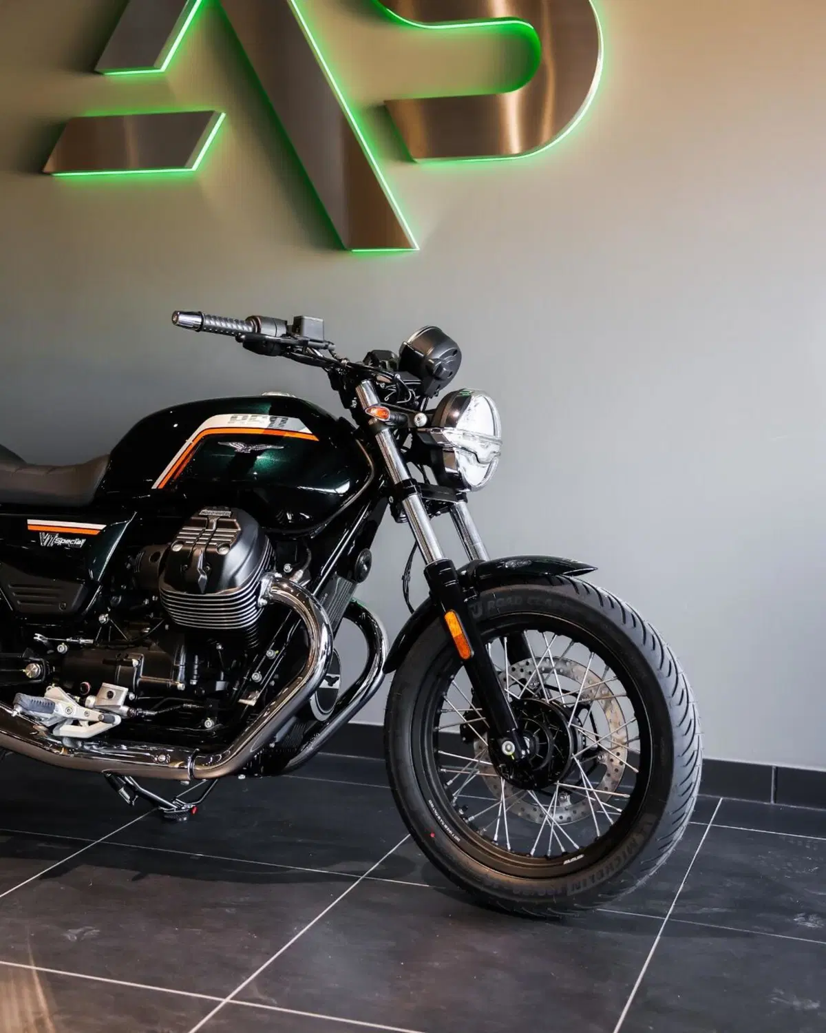 Moto Guzzi V7 Special (2025 - 26) (3)