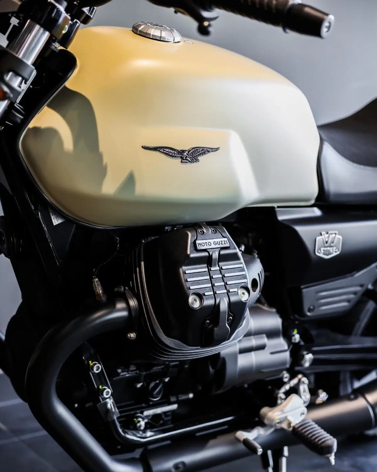 Moto Guzzi V7 Stone (2025 - 26) (6)
