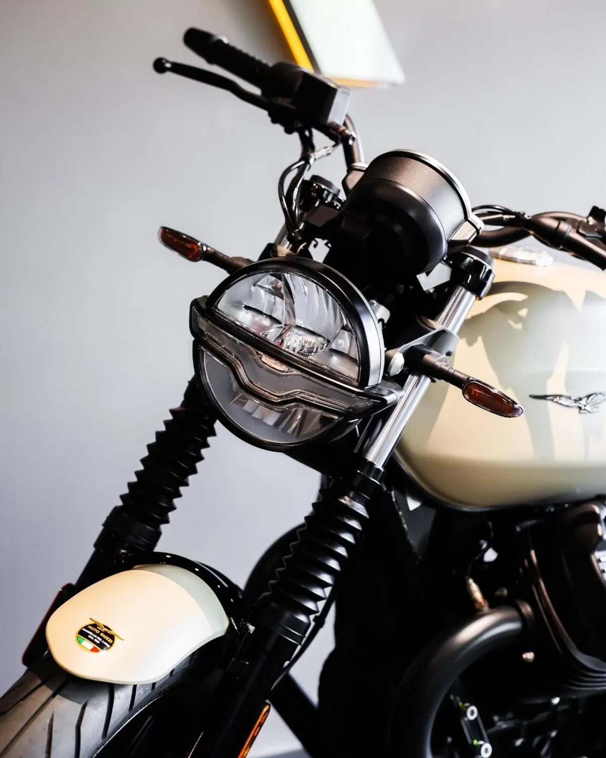 Moto Guzzi V7 Stone (2025 - 26) (15)