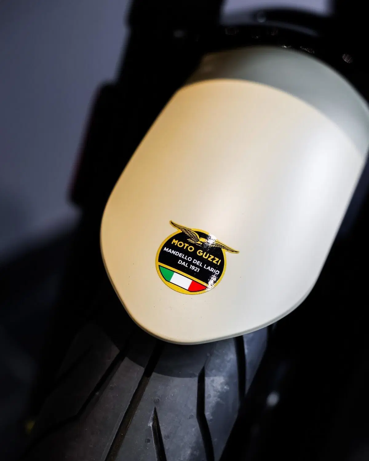 Moto Guzzi V7 Stone (2025 - 26) (16)