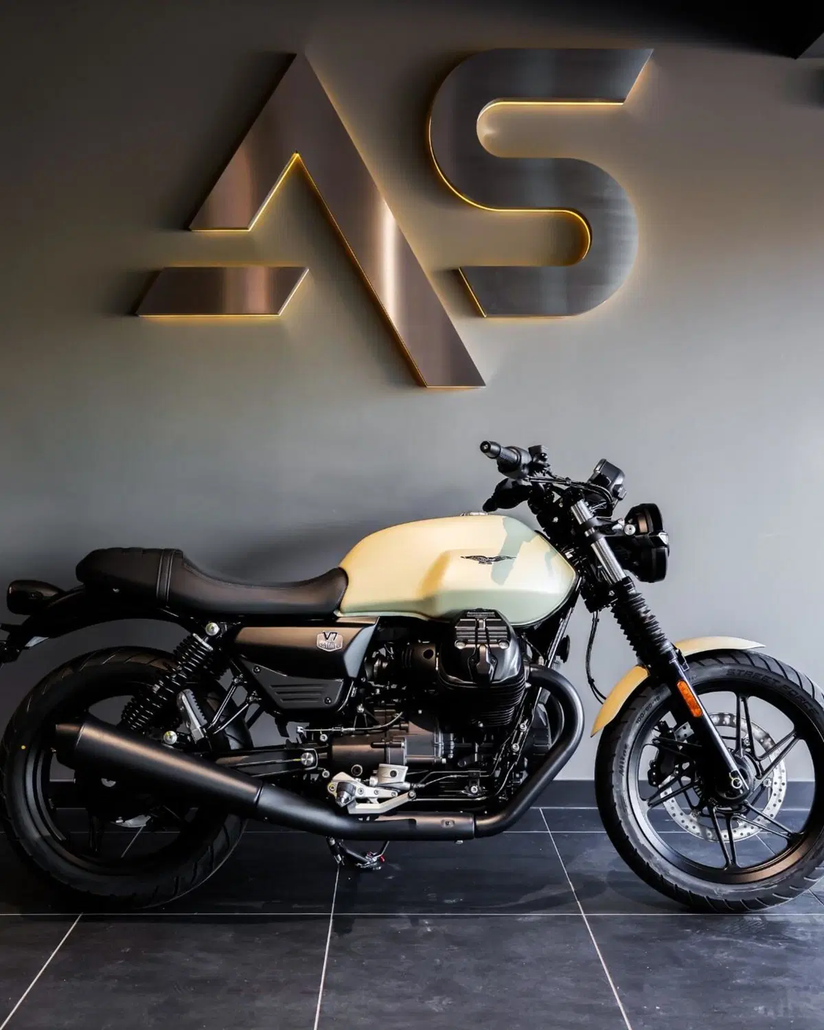 Moto Guzzi V7 Stone (2025 - 26)