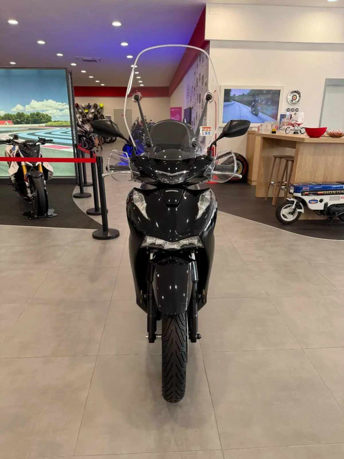 Honda SH 150i (2024 - 25) (4)