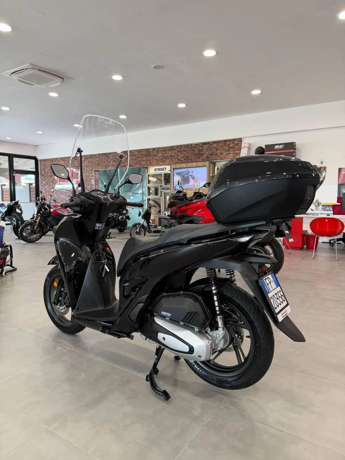 Honda SH 150i (2024 - 25) (3)