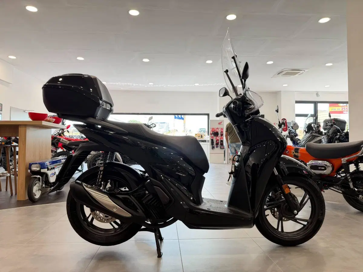 Honda SH 150i (2024 - 25) (6)