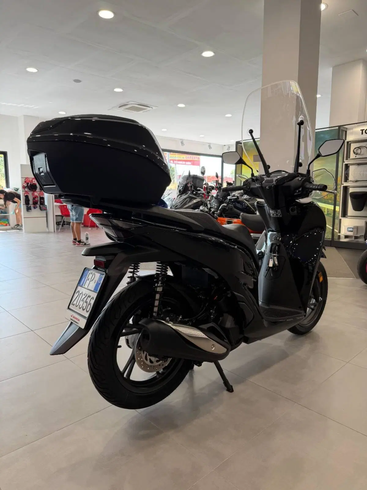 Honda SH 150i (2024 - 25) (7)