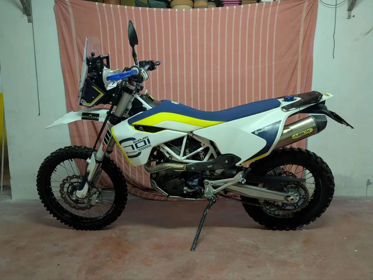 Husqvarna 701 Enduro (2017 - 19) (2)