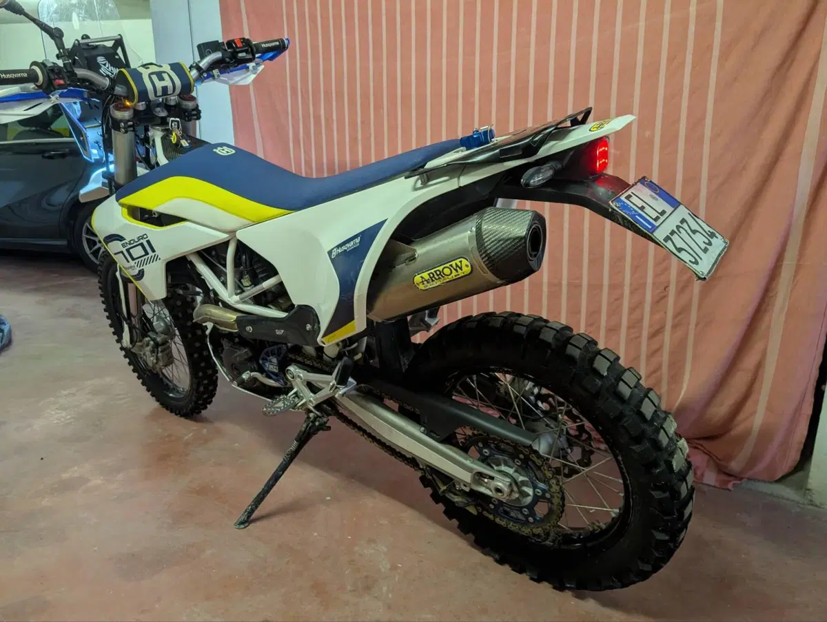 Husqvarna 701 Enduro (2017 - 19) (4)