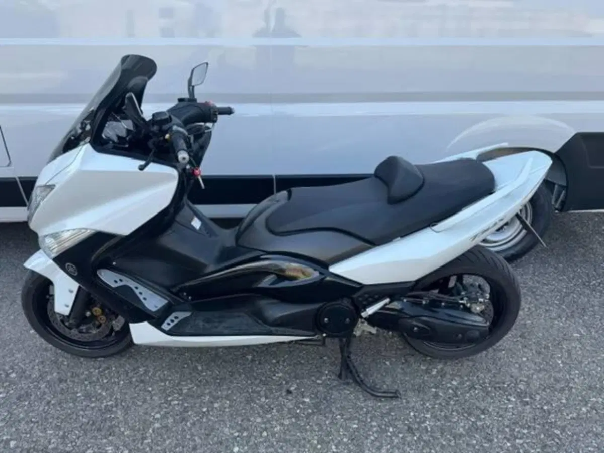 Yamaha T-Max 500 White Max (2010 - 11) (2)