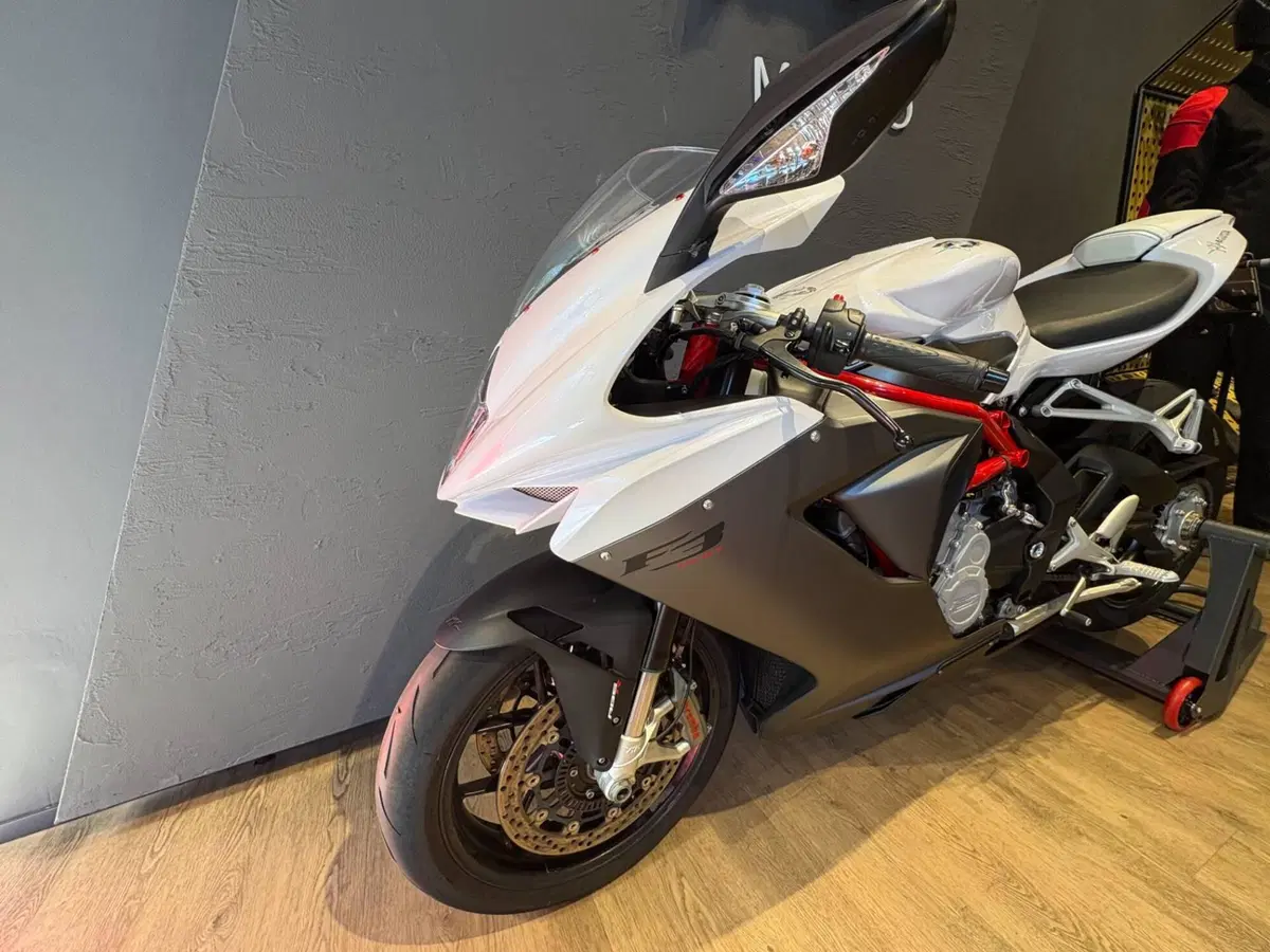 MV Agusta F3 800 EAS (2013 - 15) (3)