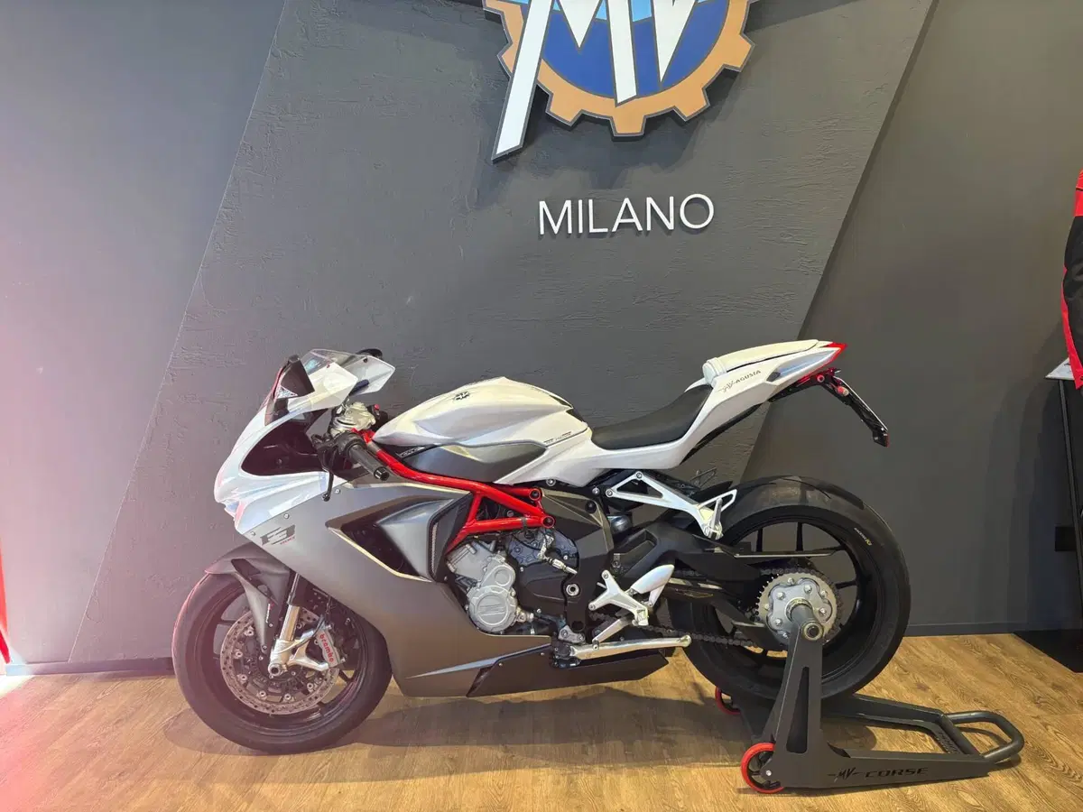 MV Agusta F3 800 EAS (2013 - 15) (2)