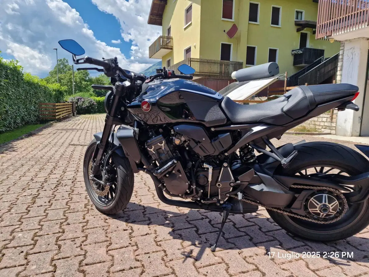 Honda CB 1000 R Black Edition (2021 - 25) (2)