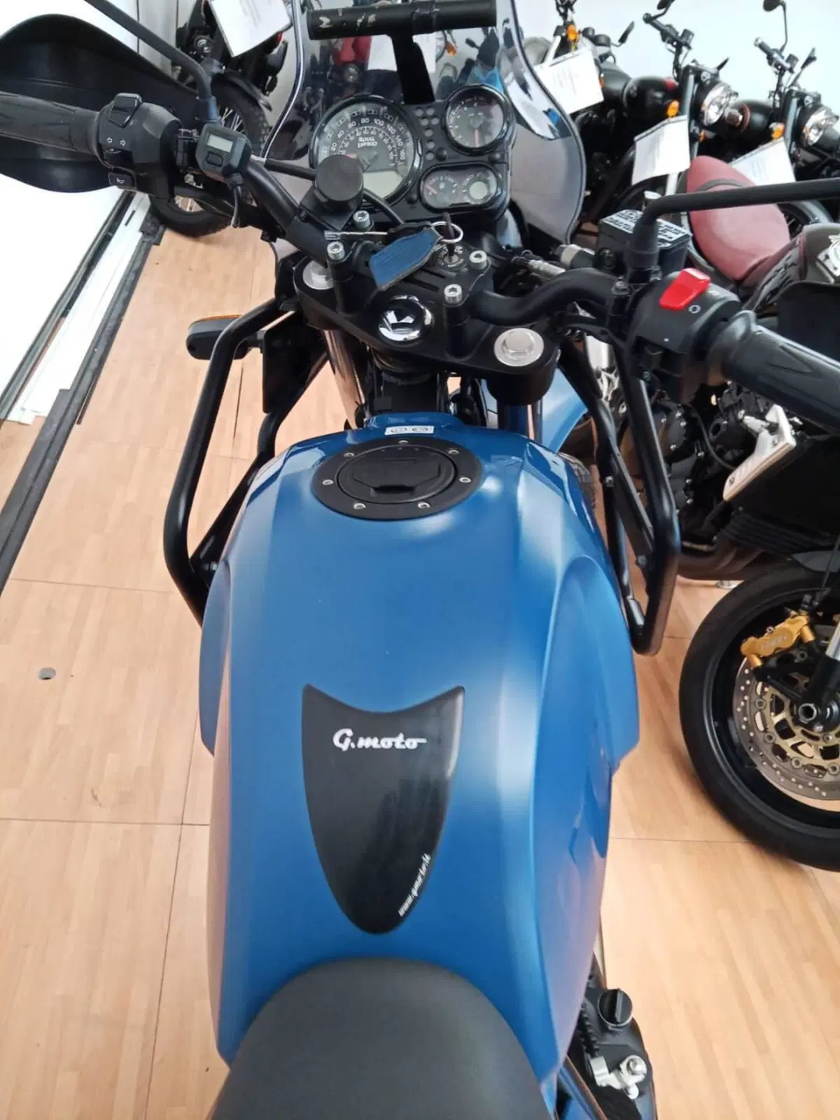 Royal Enfield Himalayan 411 (2021 - 24) (2)