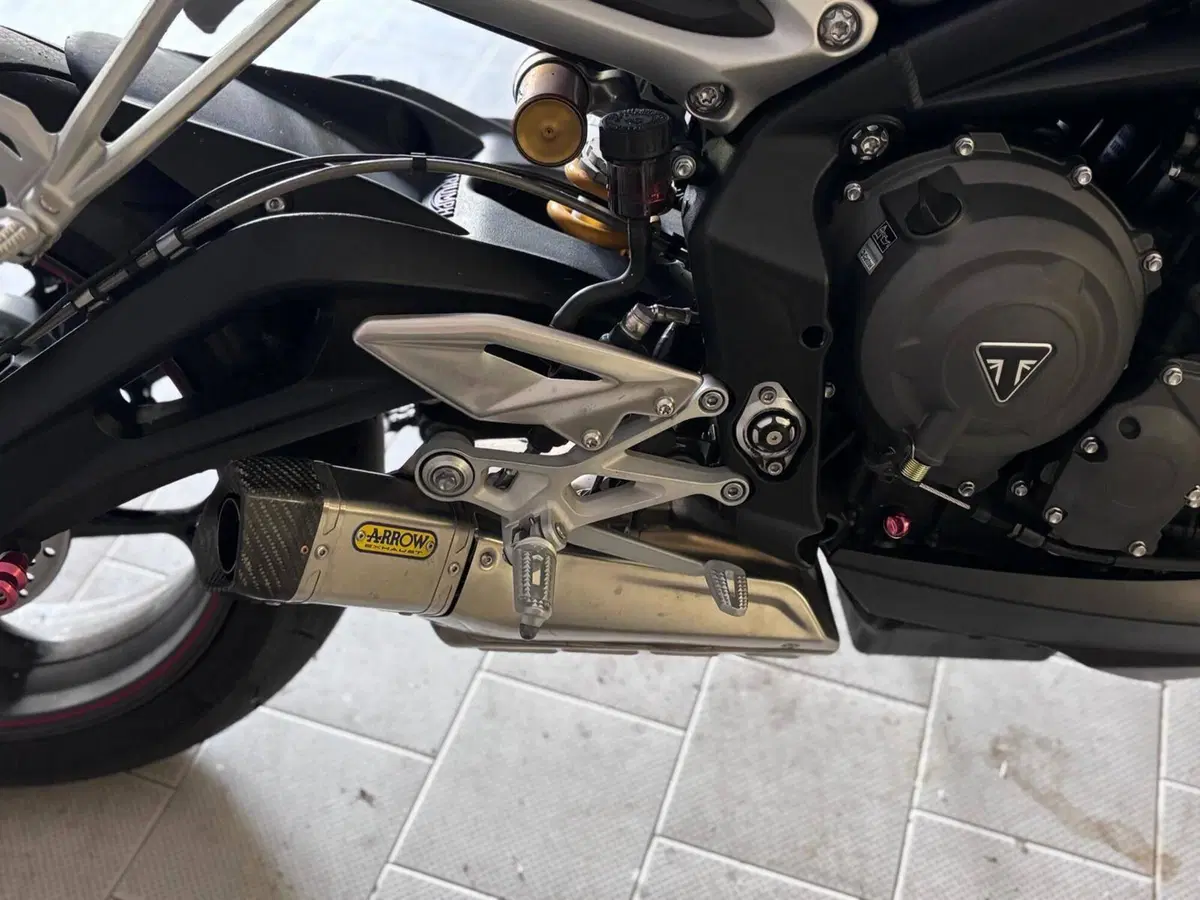 Triumph Street Triple RS (2017 - 19) (5)
