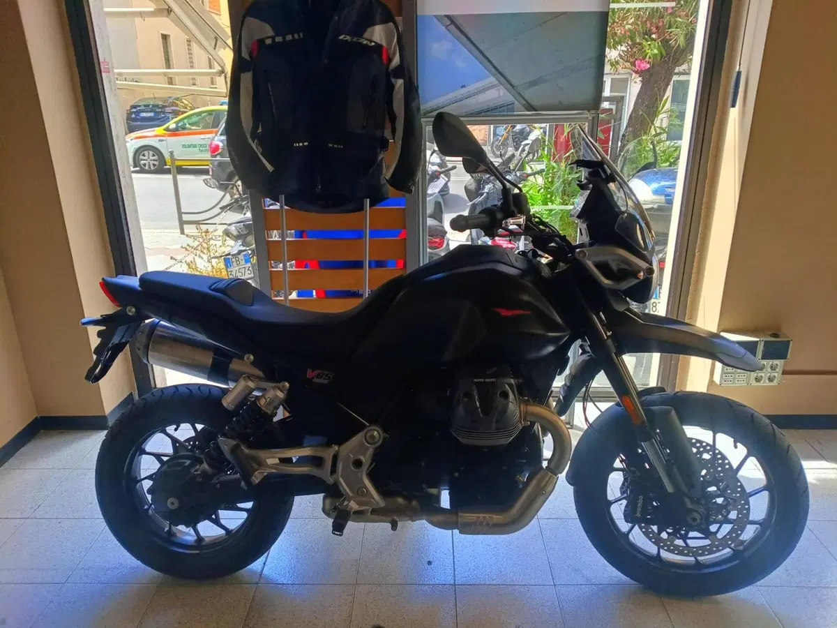 Moto Guzzi V85 Strada (2024 - 26) (2)