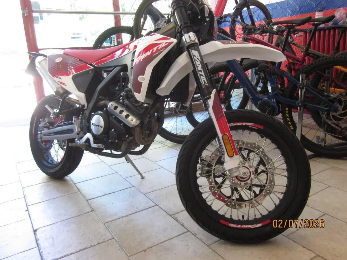 Fantic Motor XMF 125 Motard Performance 4T (2023 - 24) (2)