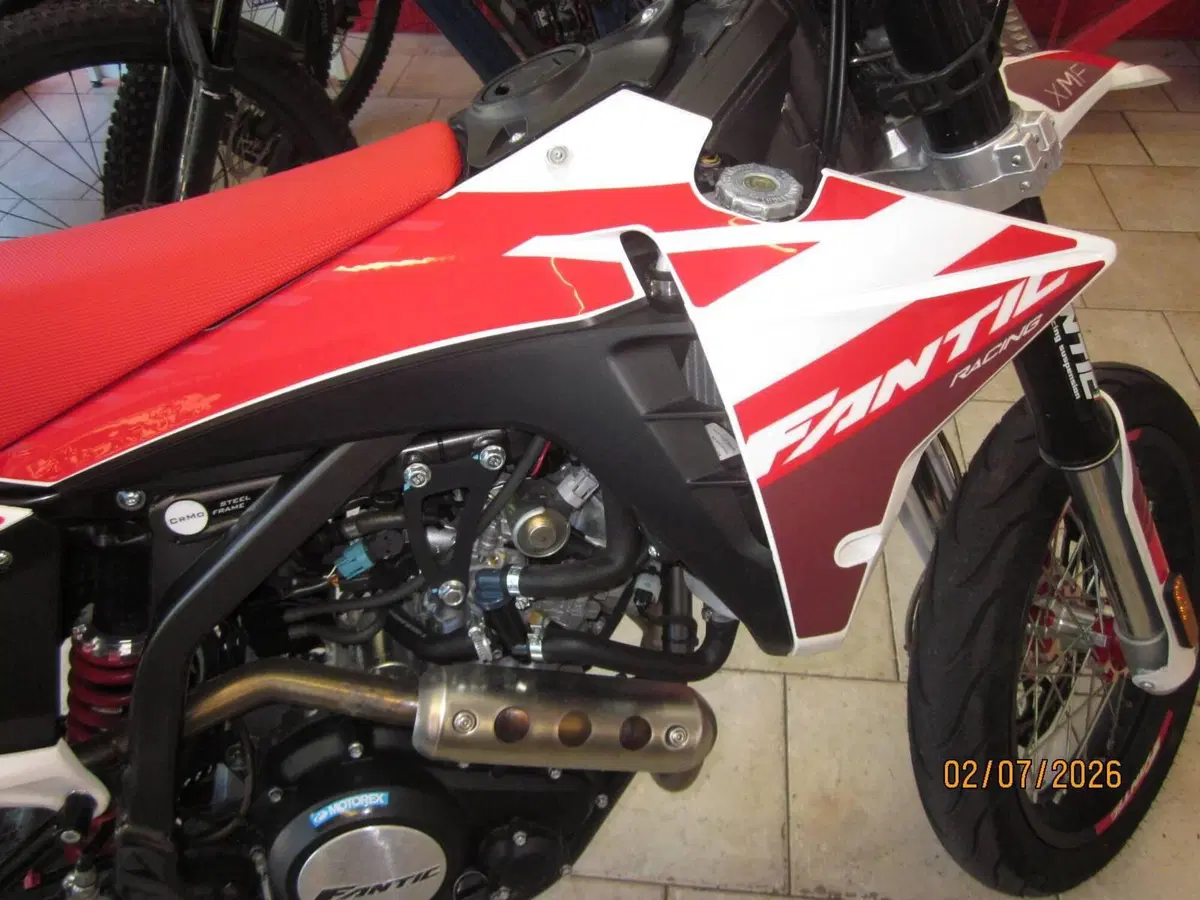 Fantic Motor XMF 125 Motard Performance 4T (2023 - 24) (3)