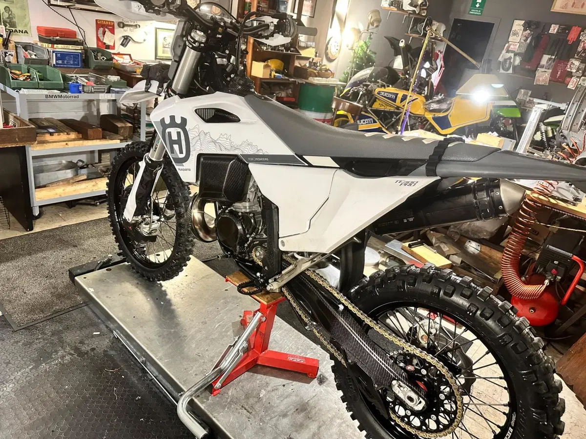 Husqvarna TE 300 Pro (2024) (2)