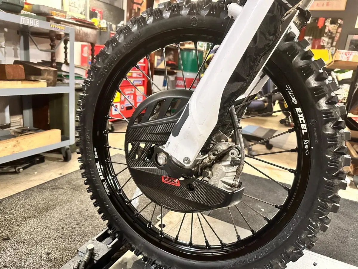 Husqvarna TE 300 Pro (2024) (8)