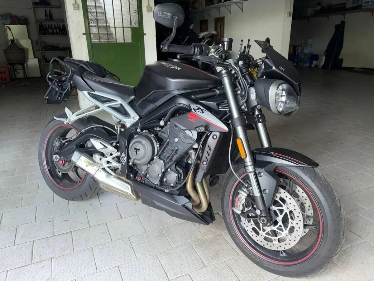 Triumph Street Triple RS (2017 - 19) (2)